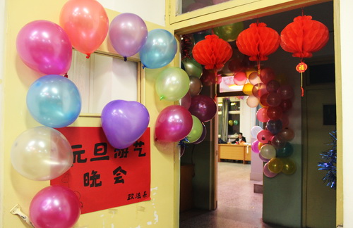 色彩絢麗、喜氣洋洋的活動(dòng)現(xiàn)場