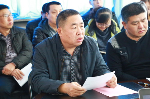 綜合辦公室主任梁東生宣讀考核匯報會的總體要求、注意事項(xiàng)及匯報順序