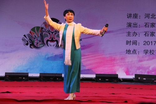 李路英、劉萍老師演唱現(xiàn)代京劇《紅燈記》選段