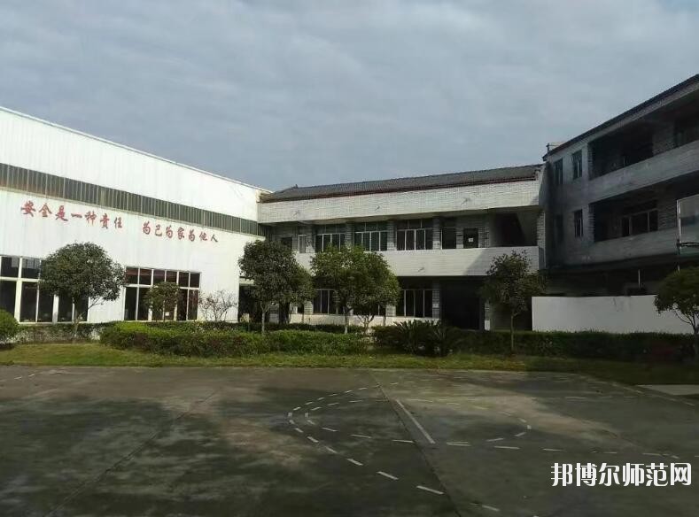 成都莊園機電職業(yè)技術(shù)幼兒師范學校2018年報名條件、招生對象