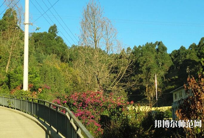 昆明電機技工幼兒師范學(xué)校2018年報名條件、招生對象