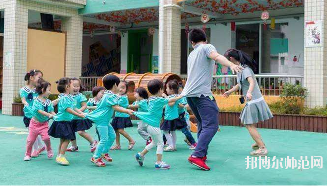 湖北2020年男生讀幼師學(xué)校學(xué)什么專(zhuān)業(yè)好