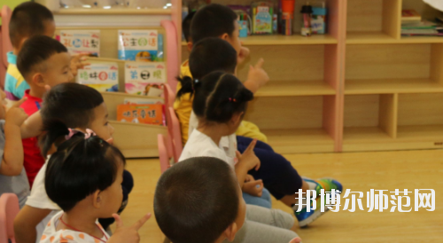 貴州2020年中專幼師學(xué)?？梢钥即髮? width=