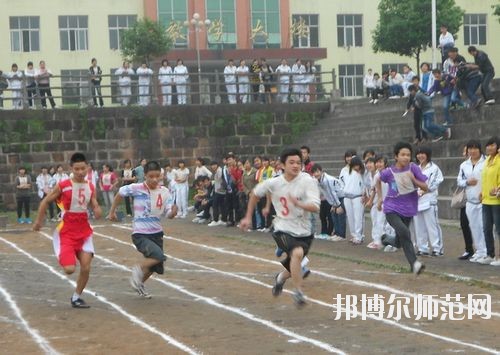 眉山2021年幼師學(xué)校中專升大?？际裁? width=